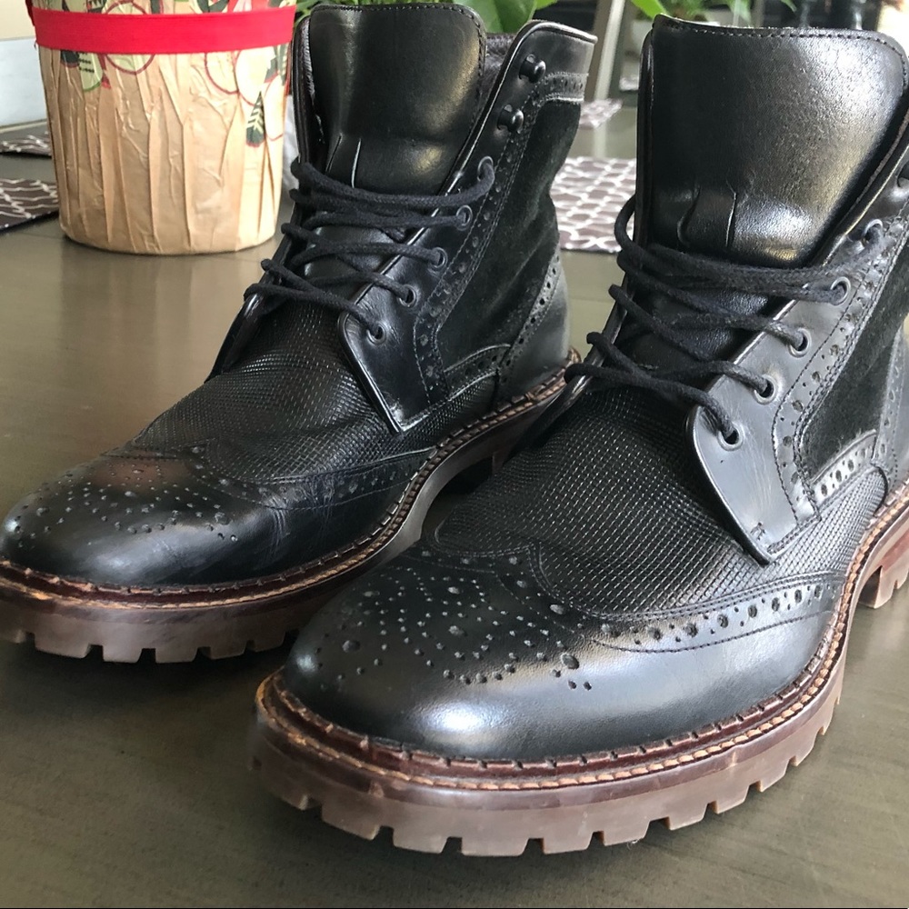 Men’s boots size 8